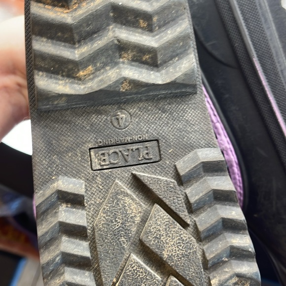 Children’s Place Snow Boots size 4 - Picture 3 of 3